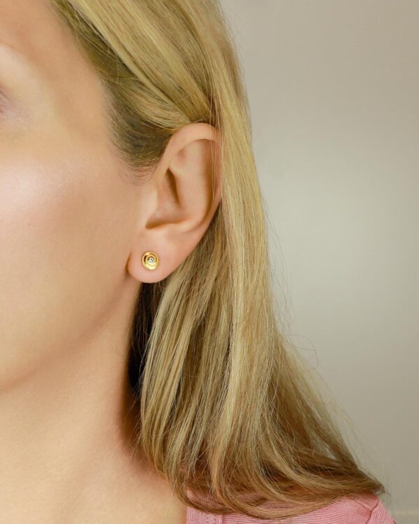 circle ear studs gold with small zirconia