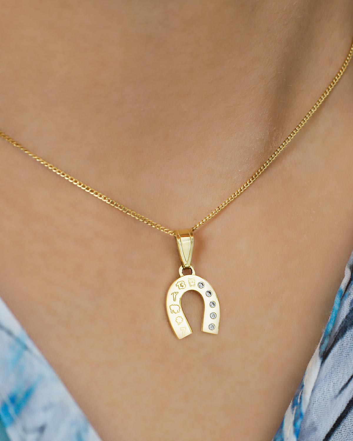 Horseshoe pendant 2025 necklace gold